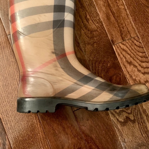 Burberry Rainboots - Picture 6 of 8